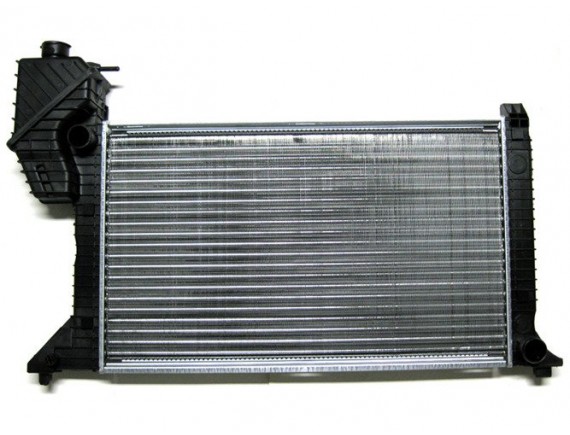 Mercedes Sprinter 95-00 2,3 D 2,9 D 2,9 TD Hladilnik / radiator motorja